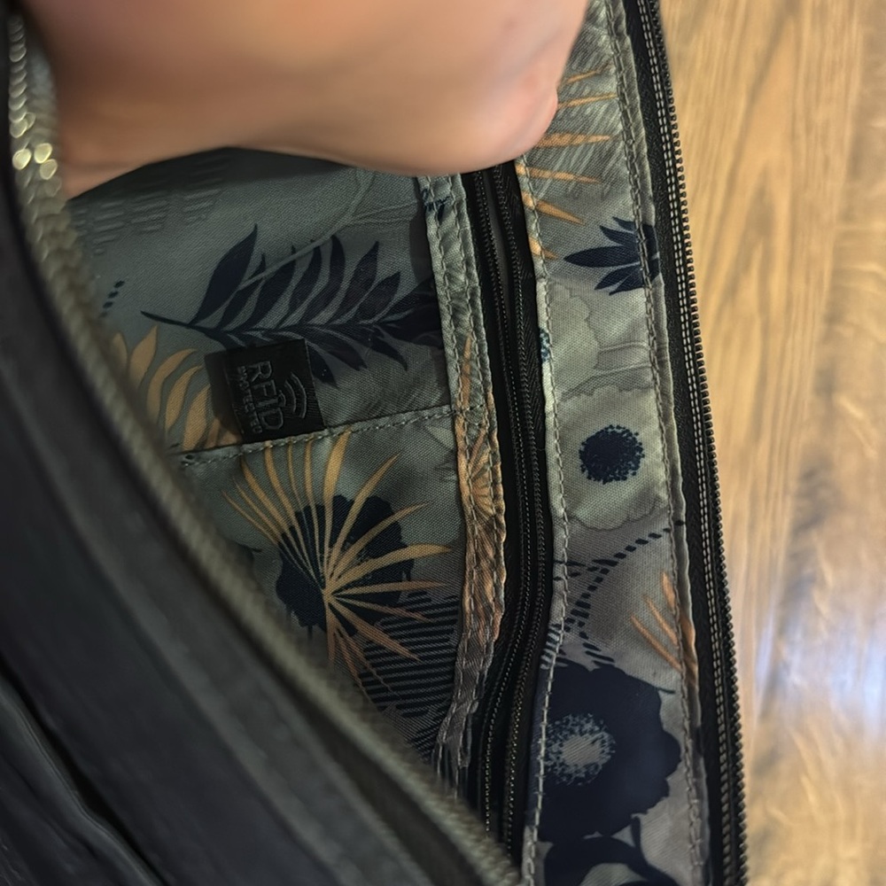 Charcoal grey Lug purse - Picture 6 of 6